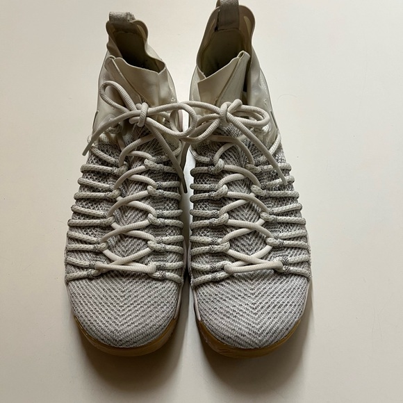 Nike Kevin Durant size 8 basketball shoes never worn outside in good condition - Picture 3 of 6